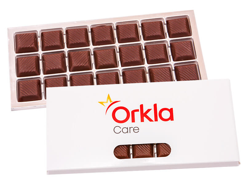 Czekolada reklamowa w kostkach ułożona na srebrnej wyprasce w kartonie z dowolnym nadrukiem firmy