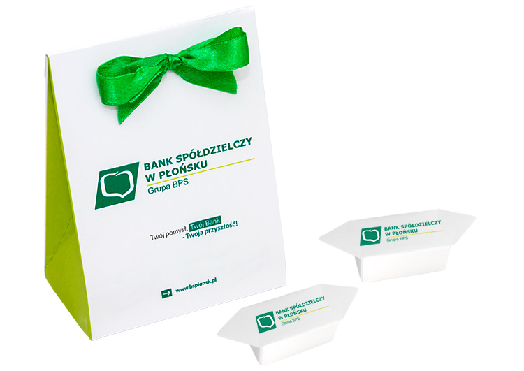 Zestaw krówek w eleganckim opakowaniu z nadrukiem firmowym i satynową wstążką