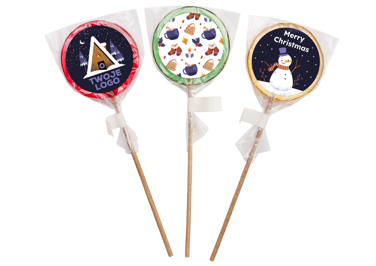 Owocowy lizak z logo firmy na etykiecie, w przezroczystym opakowaniu