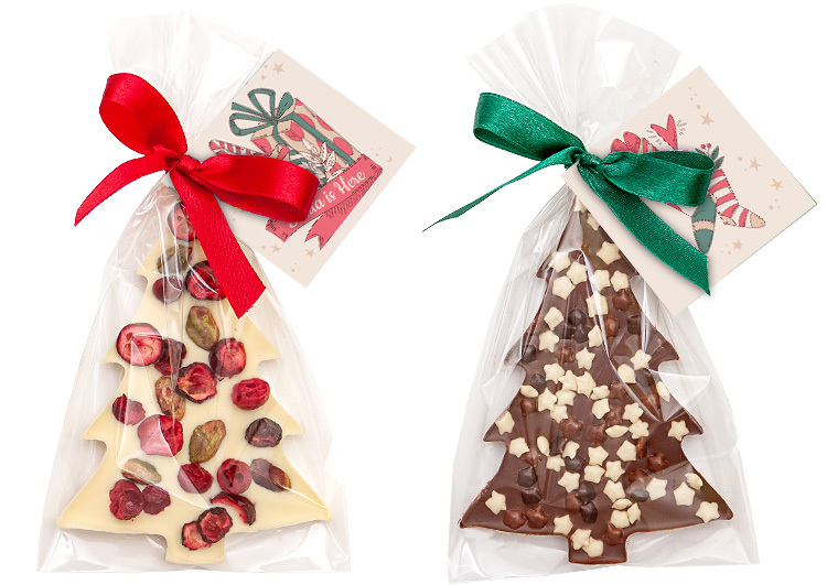 Personalizowana czekoladowa choinka przewiązana satynową wstążką